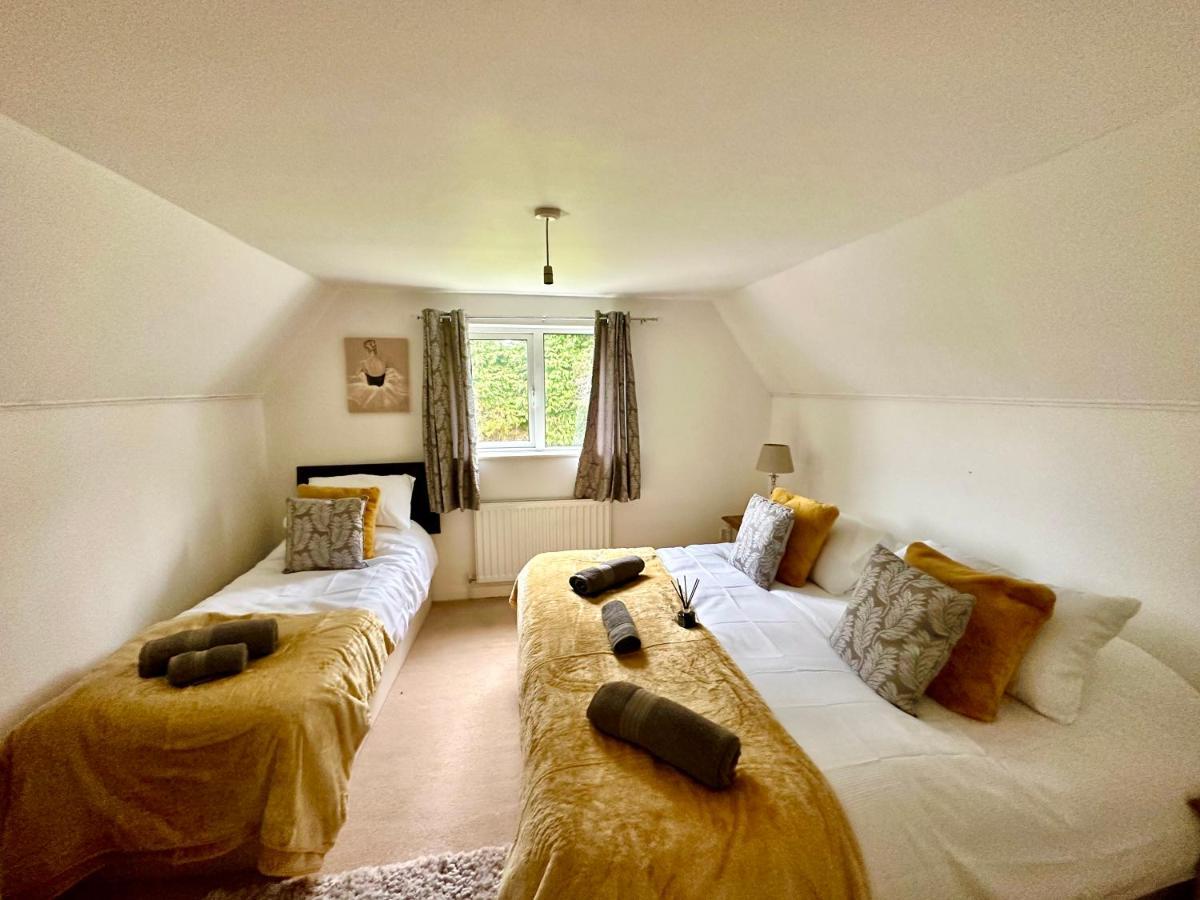 Three Bedroom Rural, Relaxing And Peaceful,Dogs Welcome! With Cymru Holidays 阿伯加文尼 外观 照片