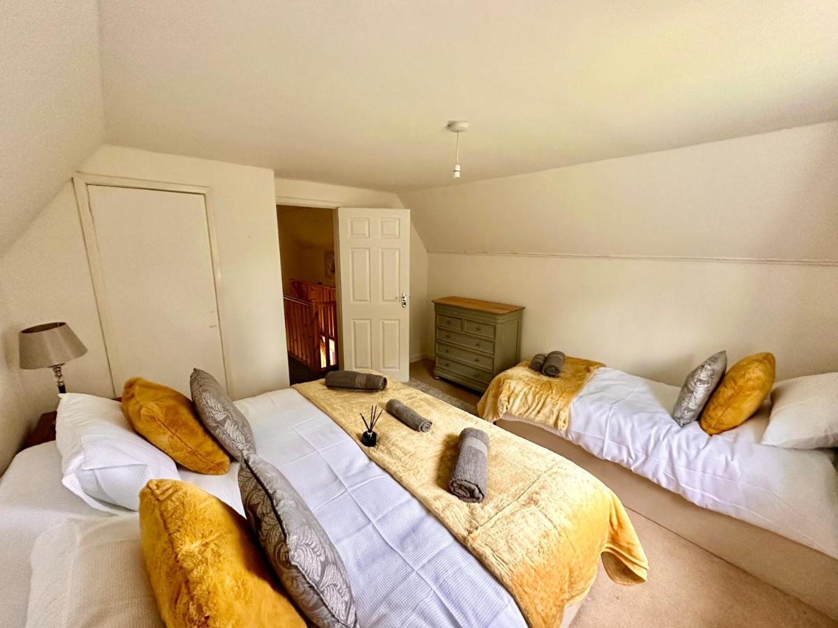 Three Bedroom Rural, Relaxing And Peaceful,Dogs Welcome! With Cymru Holidays 阿伯加文尼 外观 照片