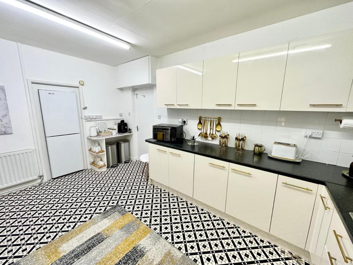 Three Bedroom Rural, Relaxing And Peaceful,Dogs Welcome! With Cymru Holidays 阿伯加文尼 外观 照片