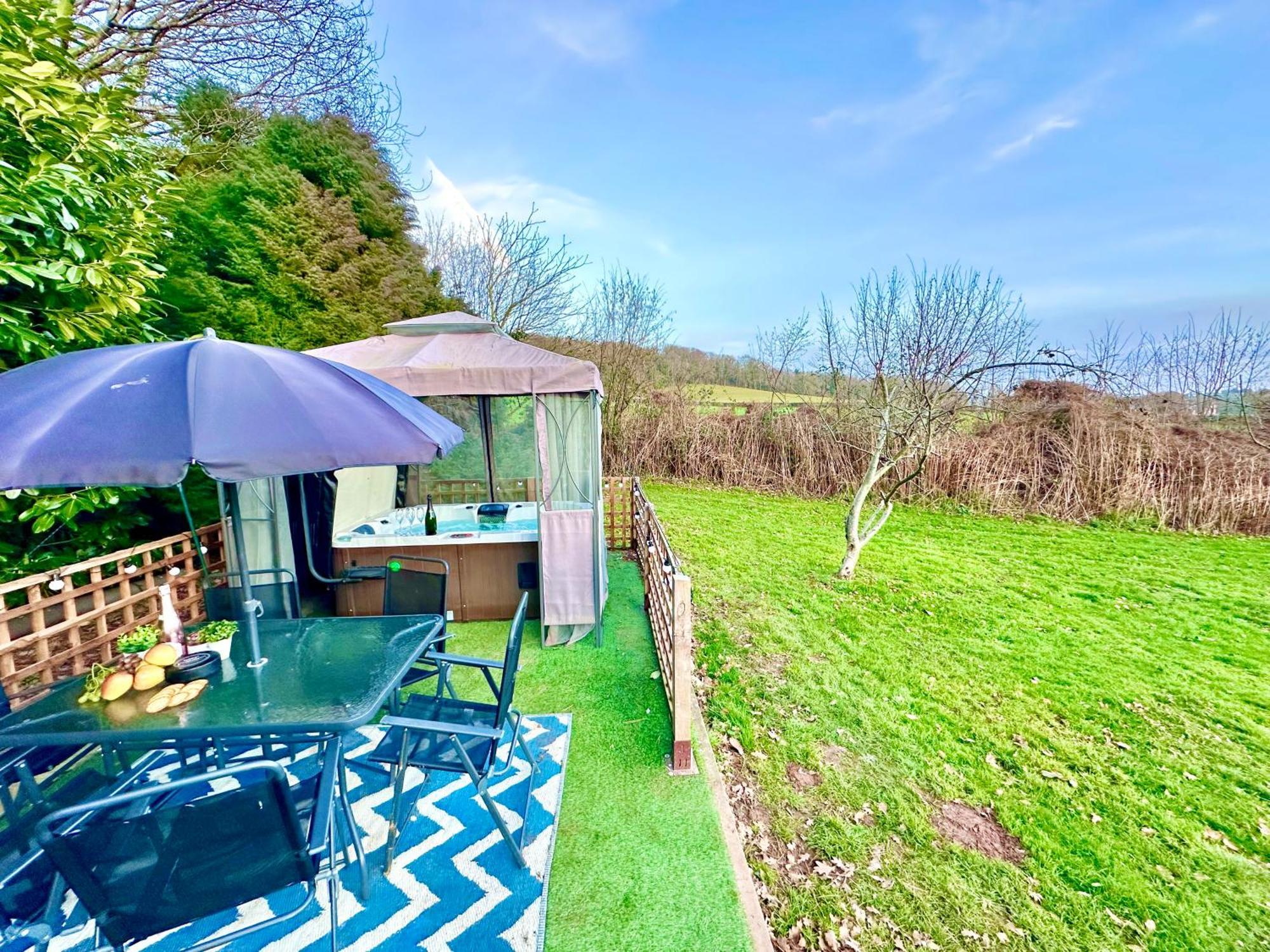 Three Bedroom Rural, Relaxing And Peaceful,Dogs Welcome! With Cymru Holidays 阿伯加文尼 外观 照片