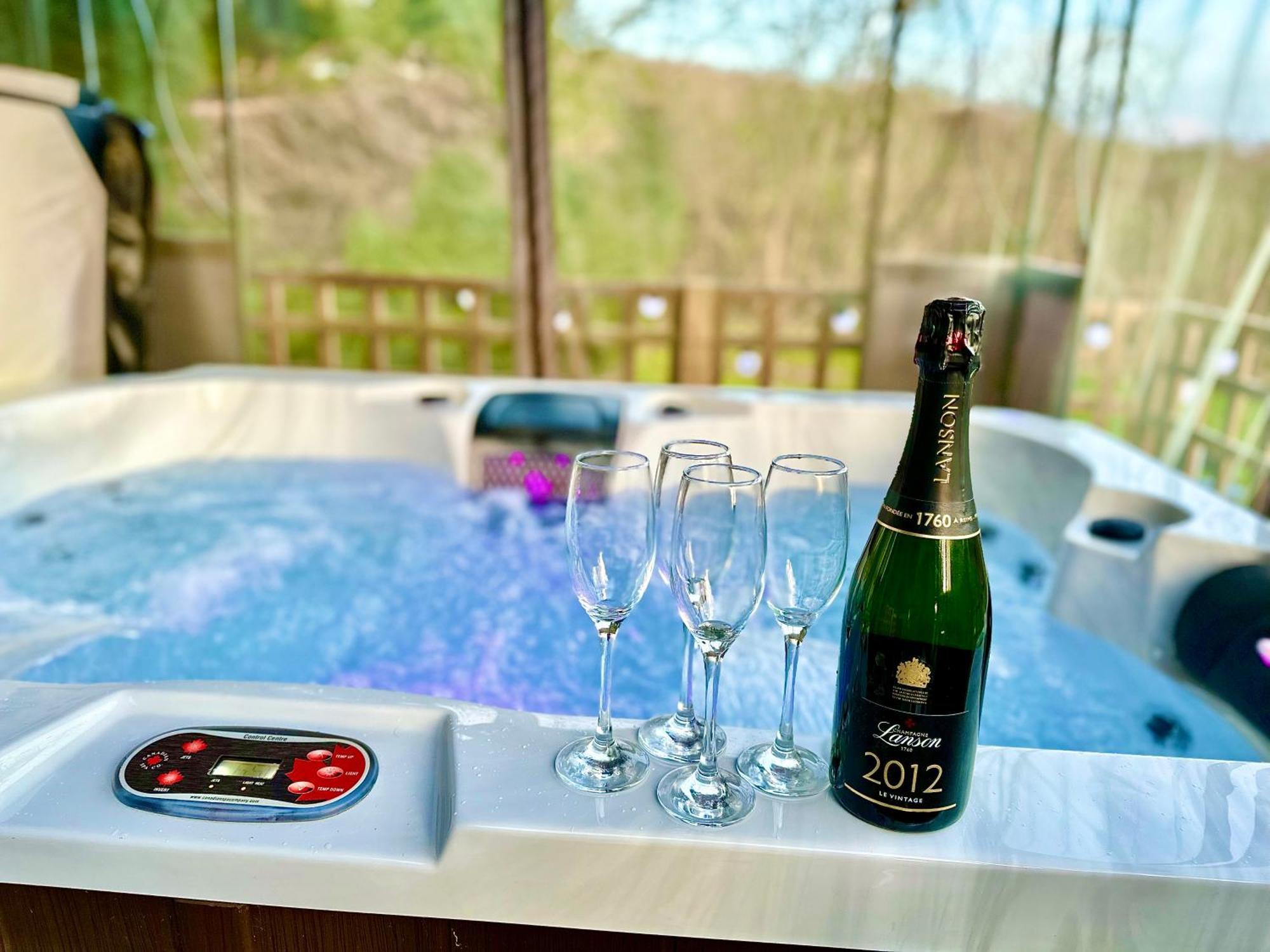 Three Bedroom Rural, Relaxing And Peaceful,Dogs Welcome! With Cymru Holidays 阿伯加文尼 外观 照片